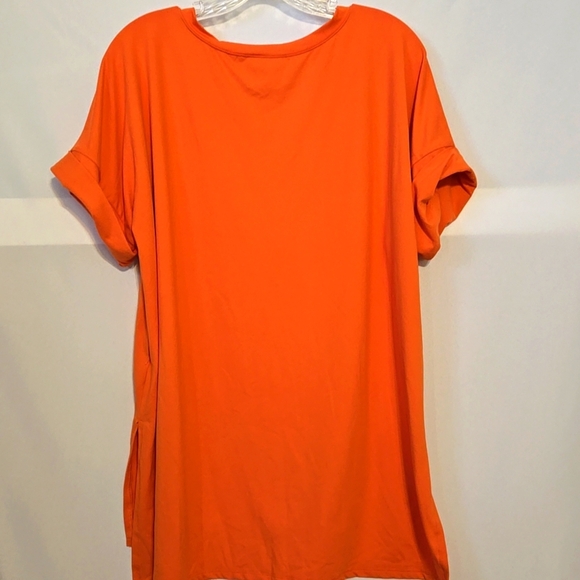 ZENANA, SZ M, SHIRT SHORT SLEEVE,  FOLDED CUFF, VNECK HI/LO HEM, SIDE SLIT - Picture 9 of 9